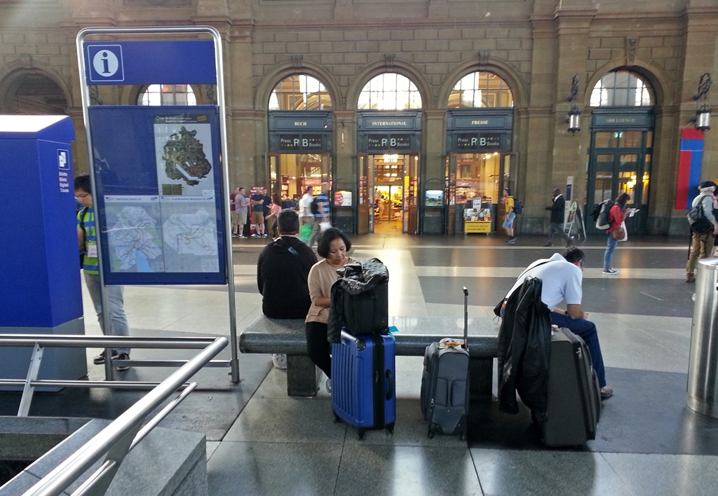 Nella and Luggage at Zürich Train Station